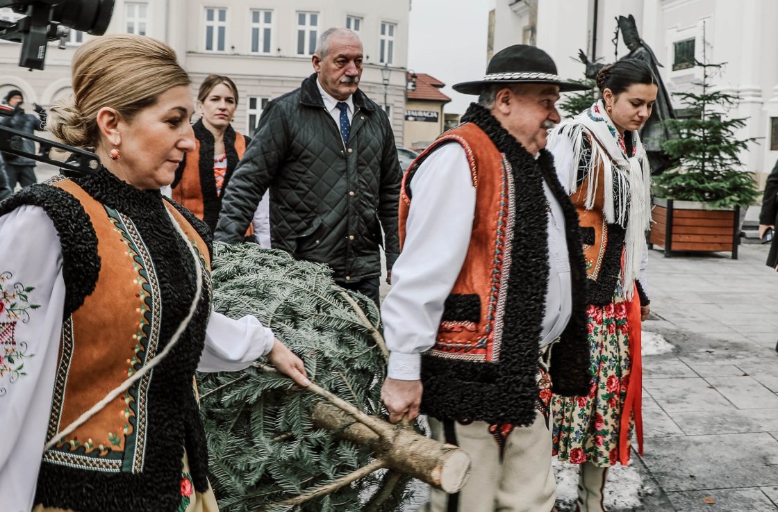 Wernisaż wystawy "Małe Wielkie Wadowice" i choinka w Domu Rodzinnym
