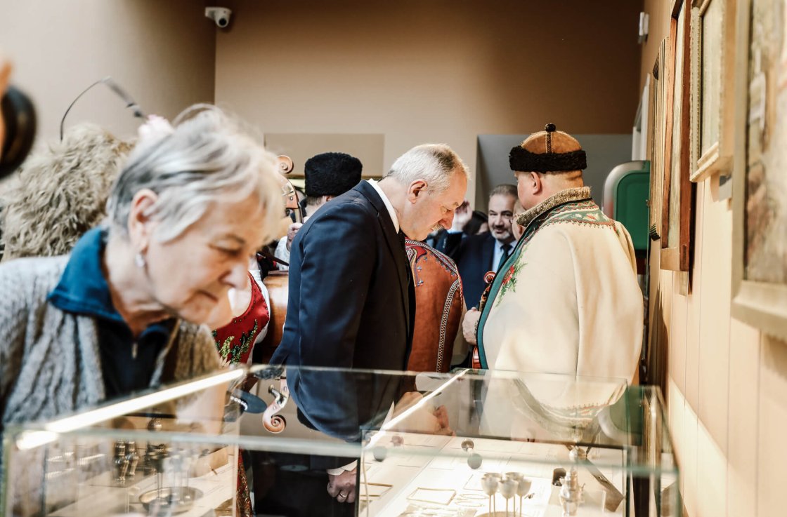 Wernisaż wystawy "Małe Wielkie Wadowice" i choinka w Domu Rodzinnym