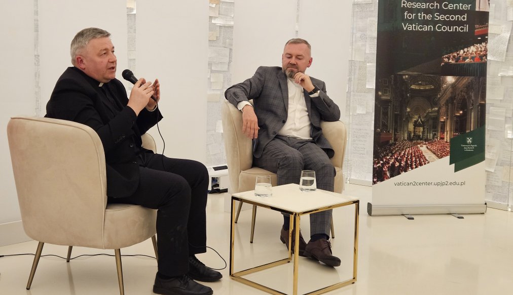 Prelegenci uczestniczący w spotkaniu dotyczącym Soboru Watykańskiego II