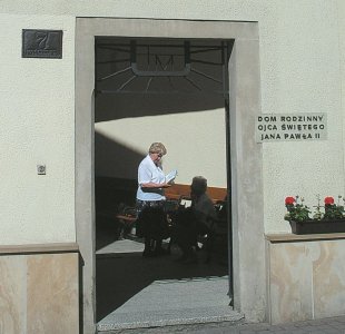 Wejście do dawnego muzeum przy ul. Kościelnej 7