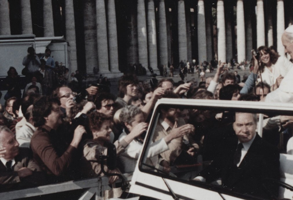 Jan Paweł II na placu św. Piotra w Watykanie, tuż przed zamachem